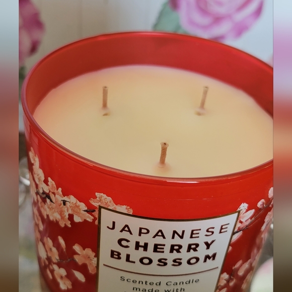 Japanese Cherry Blossom Candle • Bath & Body ••• Retail Value = $27 • - Picture 3 of 6